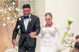 张伯伦与女友佩里在葡萄牙举行婚礼,恋情维持10年