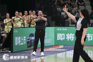 澳大利亚女篮第三节猛攻，单节得分31分，与上半场持平