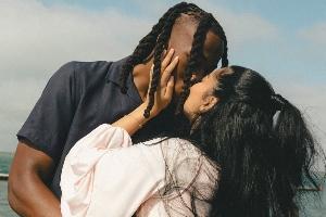 道苏姆续约后求婚女友,展现甜蜜爱情故事