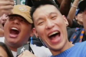 书豪客串扮演街头记者体验狂热纽约球迷氛围!球迷高呼:布伦森就是我的父亲