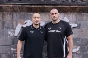 成都衡昌龙马争霸赛期间，赛依丁与尼古拉探访宽窄巷子这一城市文化地标