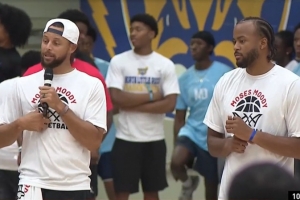 穆迪家乡举办训练营，库里亲临现场：社区精神不可或缺