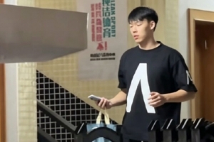 网友捕捉到此前在广州疗伤的张昊现已重返广东宏远队