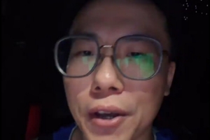 解说:达斯蒂·梅任大学主教练,强调团队篮球与防守的重要性