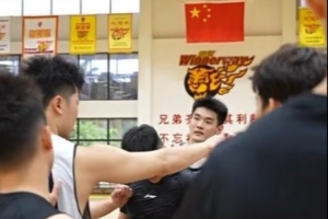 广东男篮分享训练片段:暑期训练阵容扩充,休赛期蓄力修炼