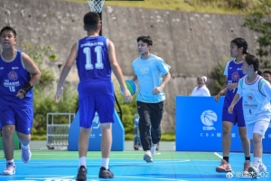 徐杰在湖北恩施亮相 担任沙特阿美与姚基金公益球场揭幕仪式嘉宾