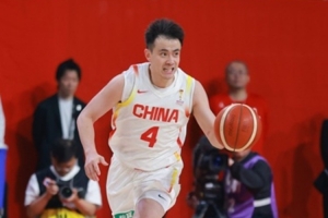 赵继伟谈霍金森：我们已尽力，但仍难以防守