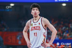 直播吧：浙江队与余嘉豪达成四年B类合同协议
