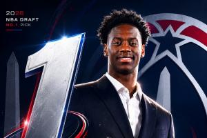 NBA选秀大会：奇才用状元签摘得AJ·迪班萨