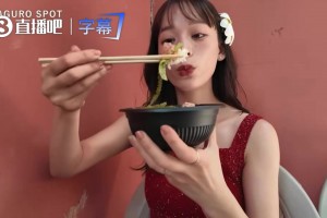 上田绮世的名模老婆吃饭被鸟抢劫，瞬间变成表情包~