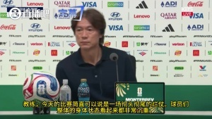 韩国记者询问食物中毒是否影响表现！洪明甫回应：无此情况