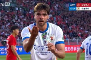 泰山客场比赛领先1-0！谢文能前场接应助攻，泽卡包抄卧射得手
