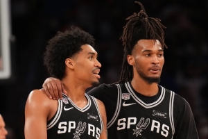 福克斯：哈珀与卡斯尔潜力巨大，未来有望入选全明星和最佳阵容